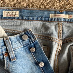 Levi’s wedgie fit “lost inside” 30